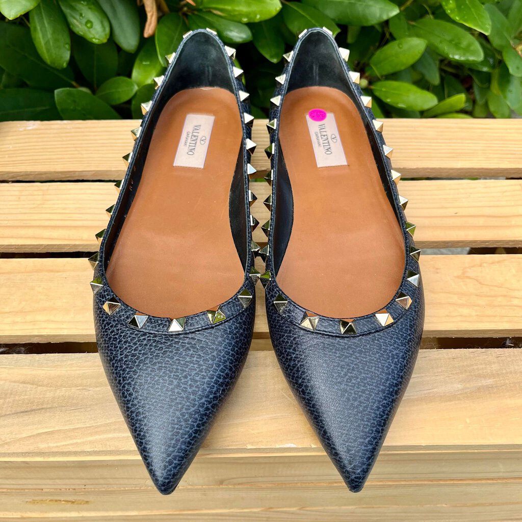 Rockstud - Size 39.5 – Chic Consignments