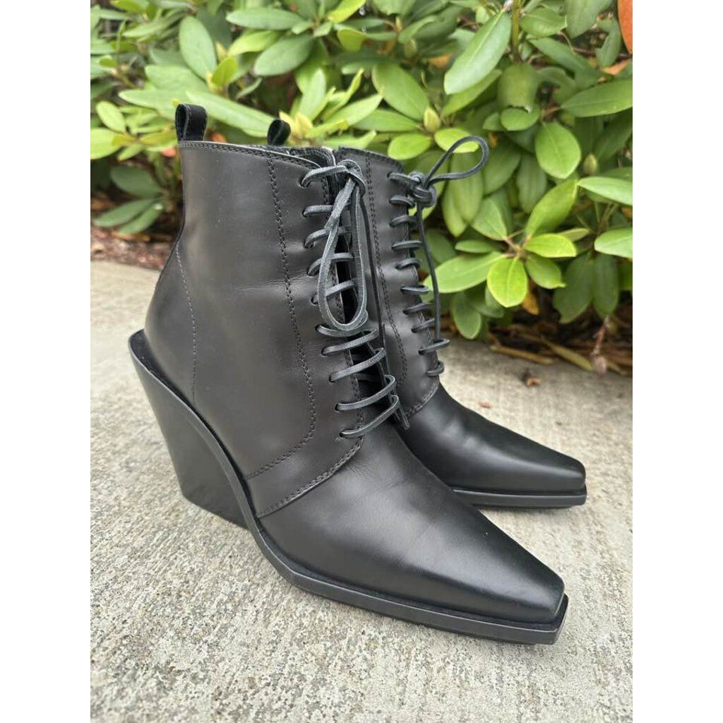 Ann Demeulemeester Leather Lace-Up Booties - Size 38.5 – Chic