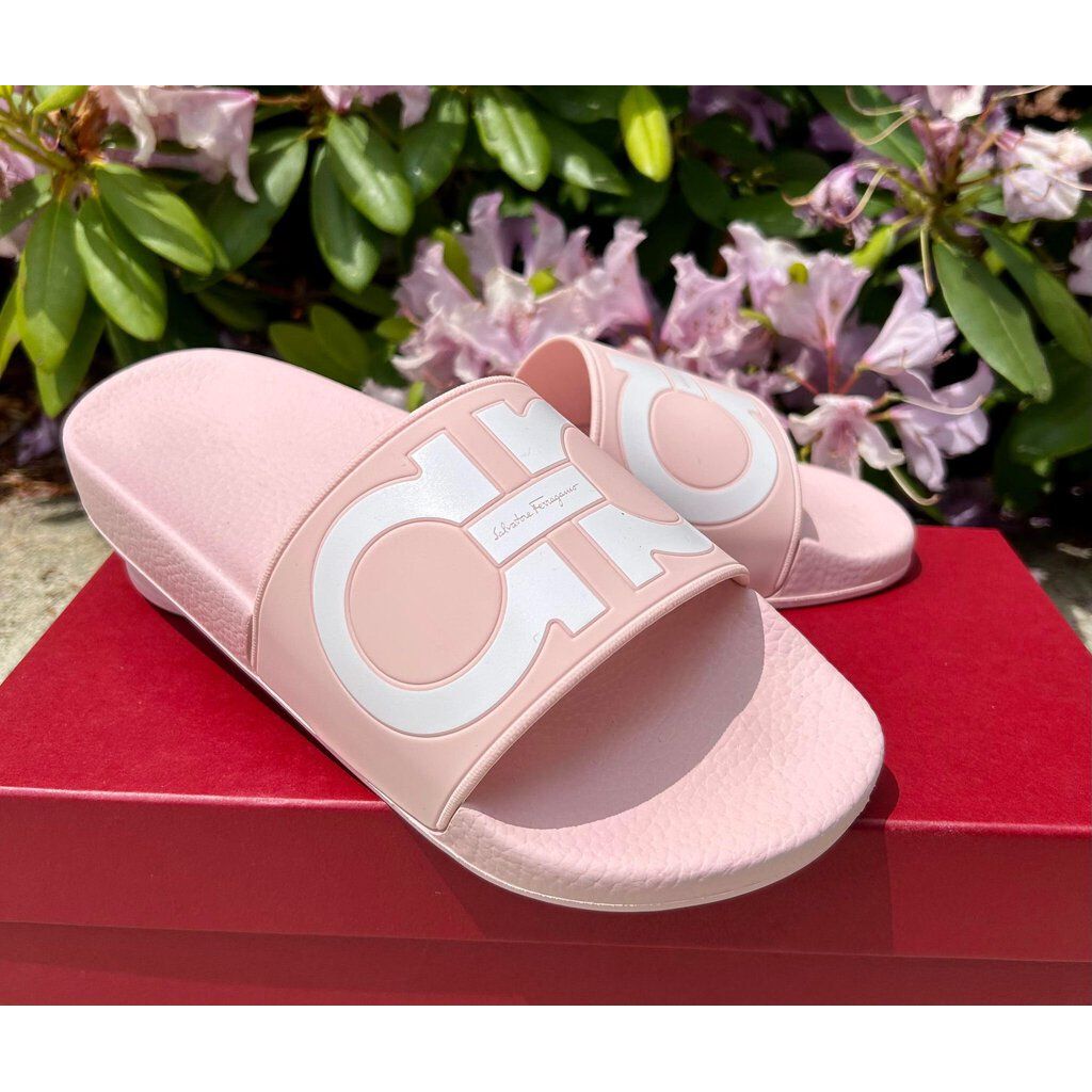 Sale Salvatore Ferragamo flip-flops