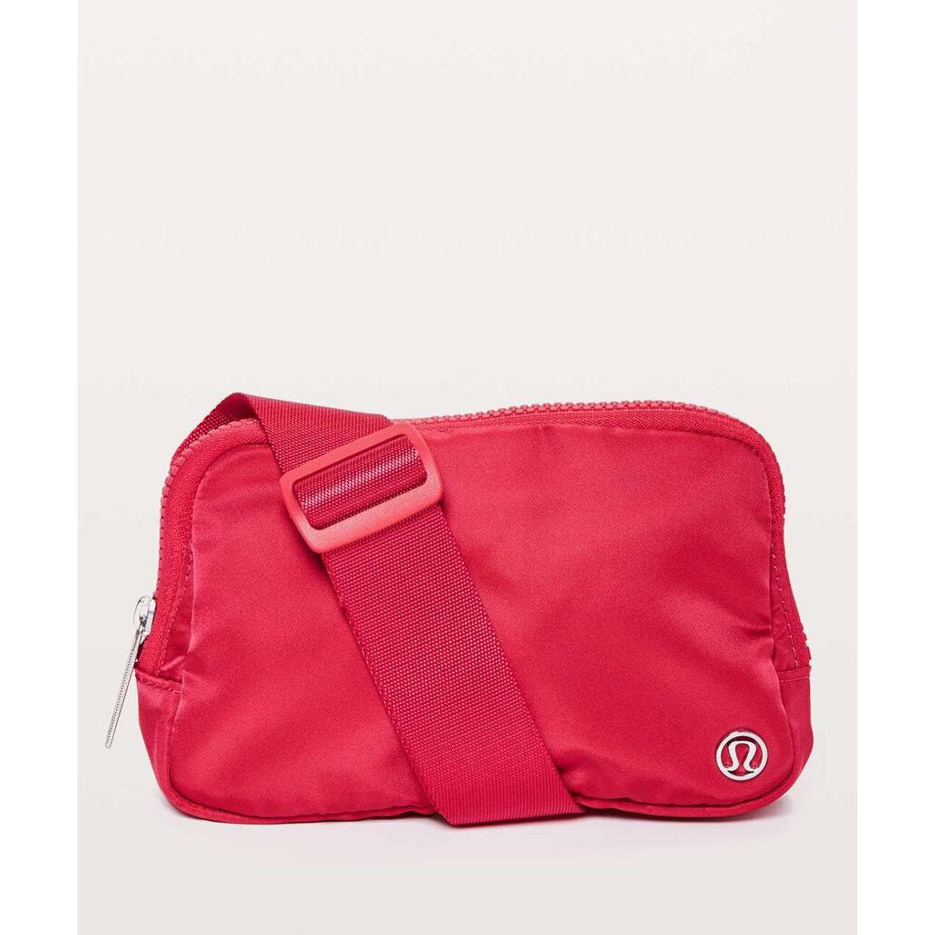 Lululemon Everywhere buying Belt Bag Pink