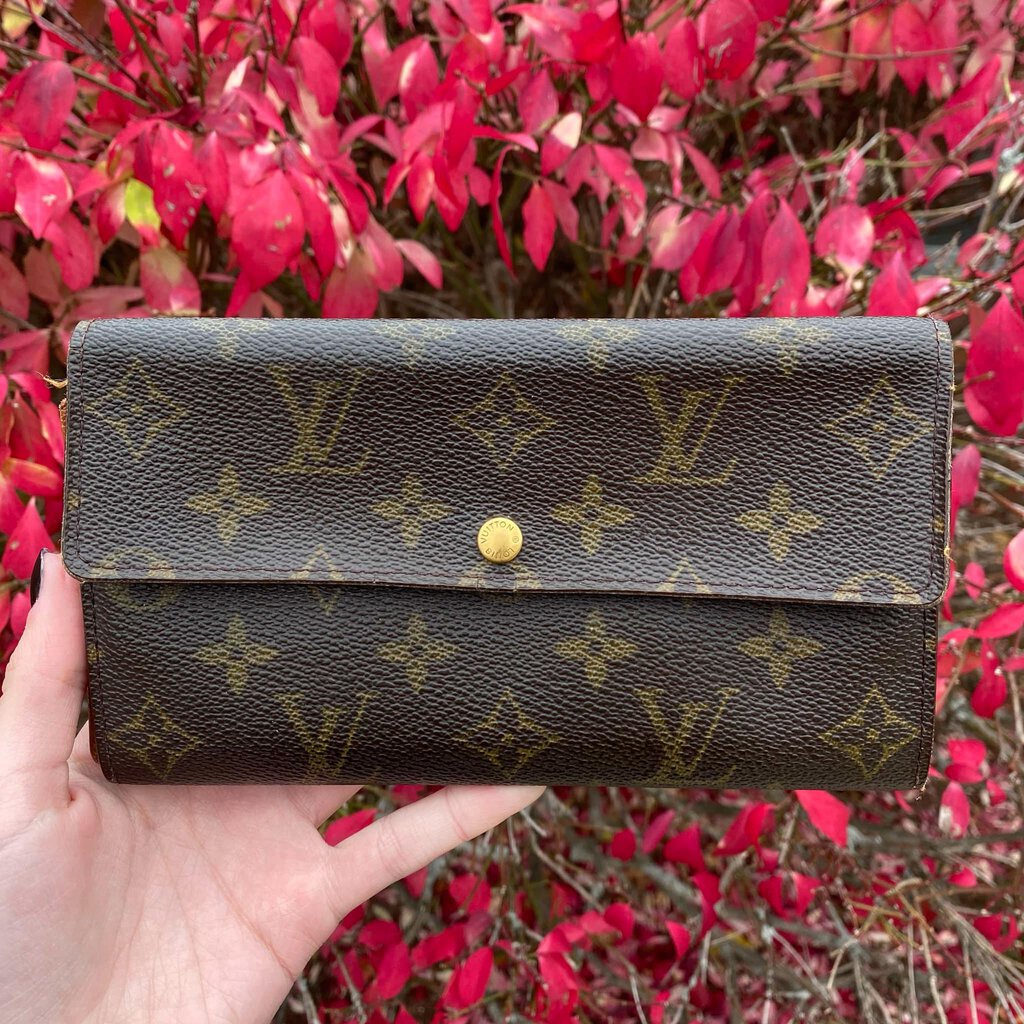 Louis Vuitton outlets Sarah Crossbody Long Wallet monogram