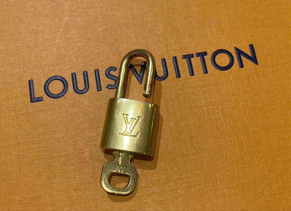 Louis online Vuitton Gold Brass Lock&Key